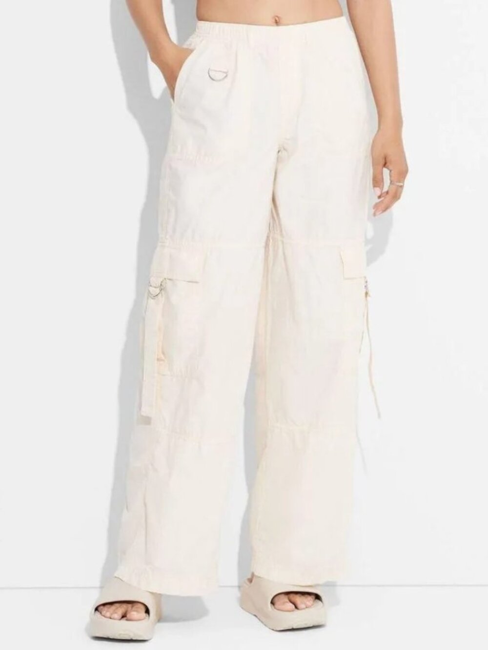 WOMEN'S WILD FABLE MID-RISE CARGO PANTS (SIZE SMALL)